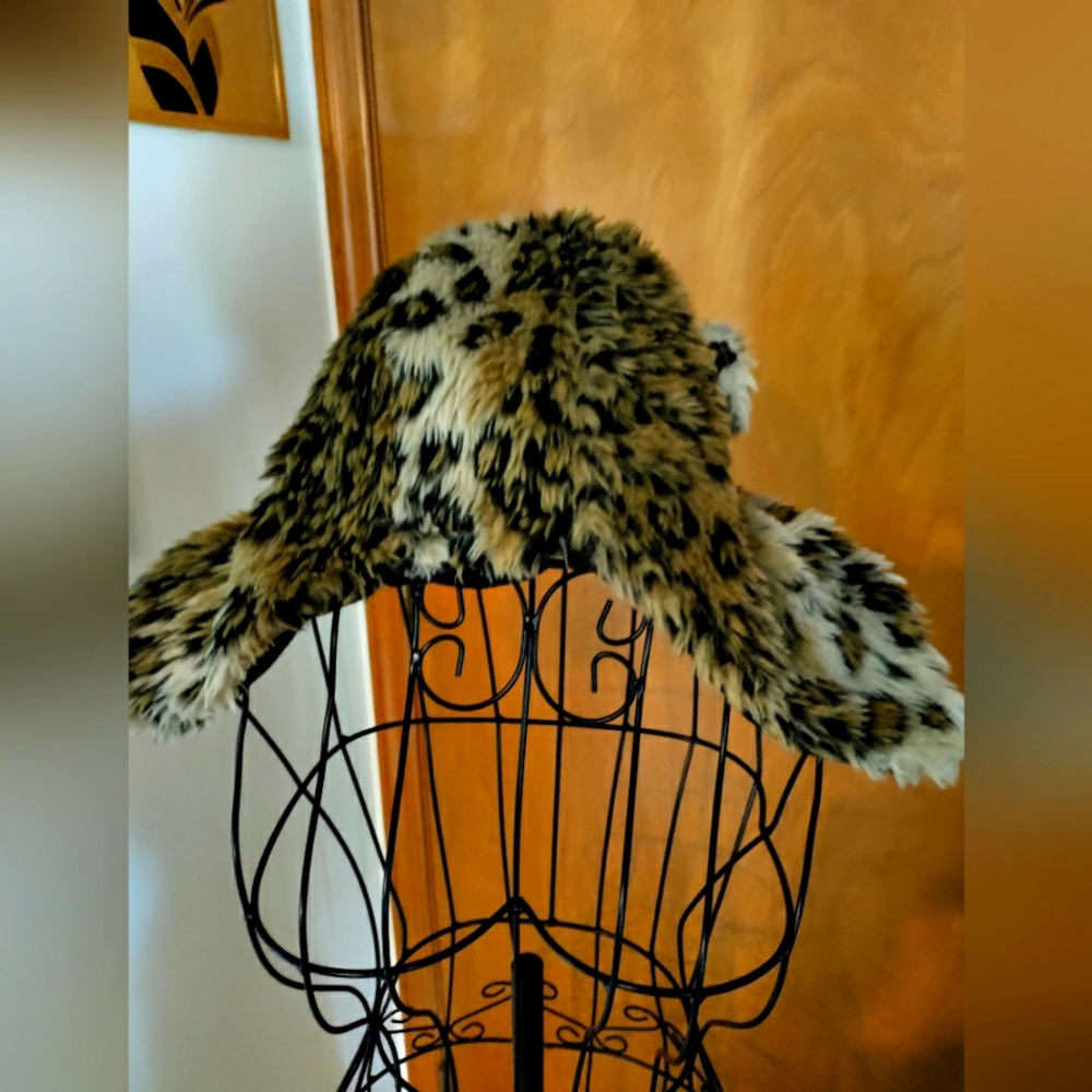 Leopard faux fur flap hat